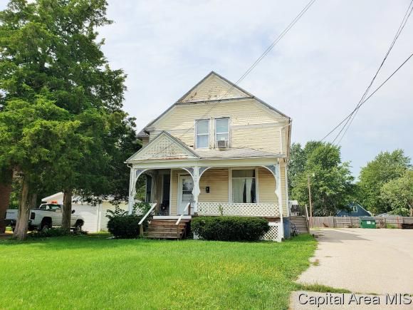 562 N Henderson St, Galesburg, IL 61401